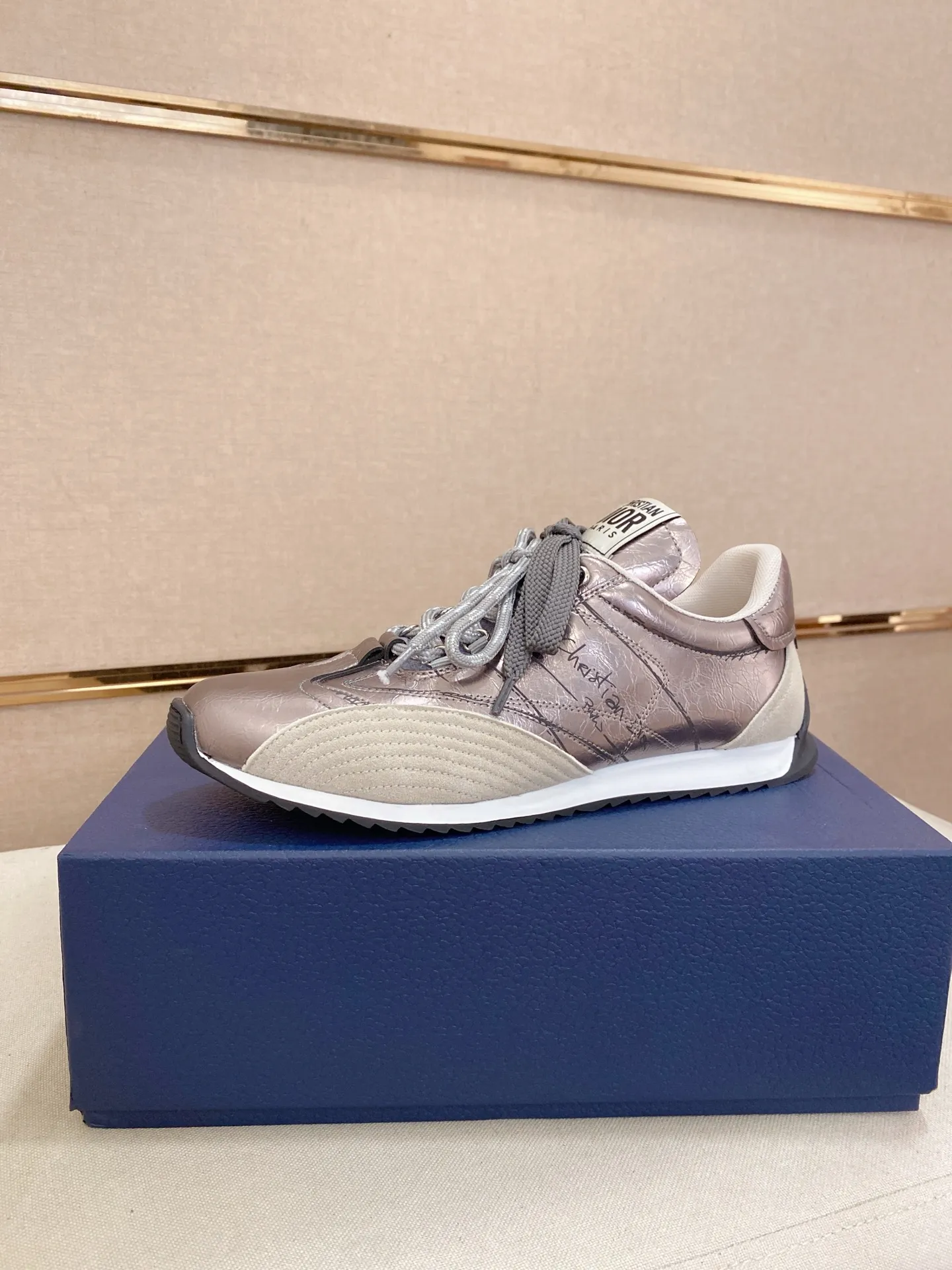 Men's shoes💰: 500💰Couple style💏 [Dior·Dior] New casual sports style men's shoes, new spring and summer design, perfect workmanship, lace-up lazy style to create wardrobe quality, upper: imported first-layer cowhide, mesh breathable lining soft and comfortable, ultra-light TPU wear-resistant outsole, simple, versatile fashion men's shoes, excellent color code number 35--44. (45,46 customized items are not returnable or exchangeable)
